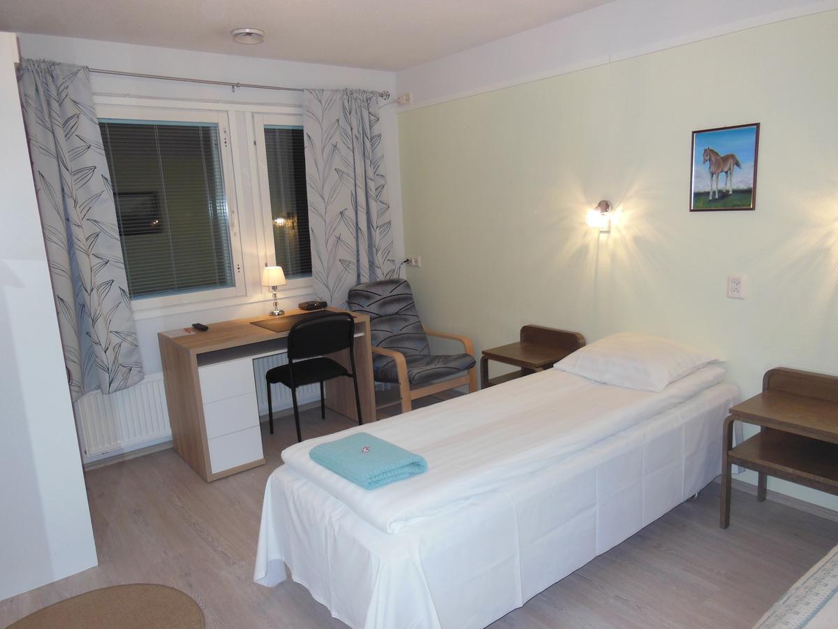 Maalaiskartano Pihkala Hotel Kestilä Buitenkant foto